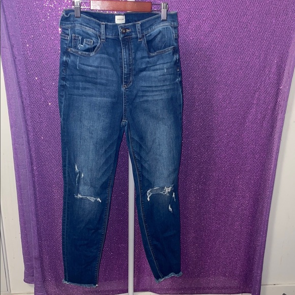 🆕💜 Juniors High-Rise Distressed Skinny Jeans Medium Wash - Picture 1 of 13